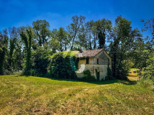 rudere in vendita a Trecastelli