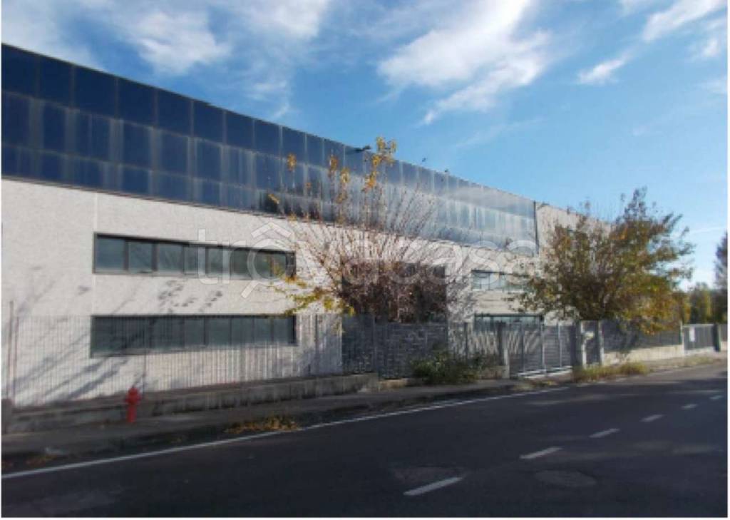 locale commerciale in vendita a Trecastelli