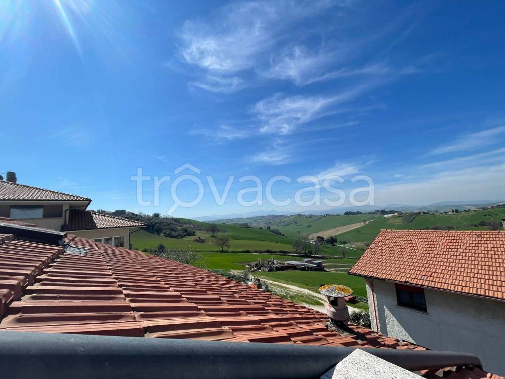 appartamento in vendita a Trecastelli in zona Castel Colonna