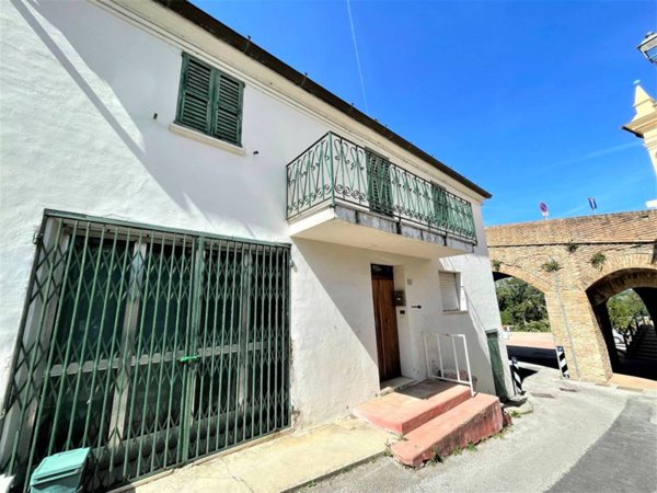 casa indipendente in vendita a Trecastelli in zona Ripe