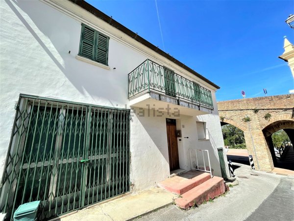 casa indipendente in vendita a Trecastelli in zona Ripe