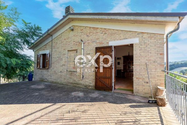 casa indipendente in vendita a Trecastelli in zona Monterado