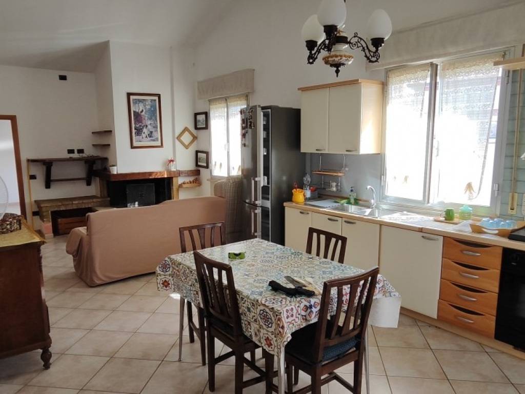 appartamento in vendita a Trecastelli in zona Croce
