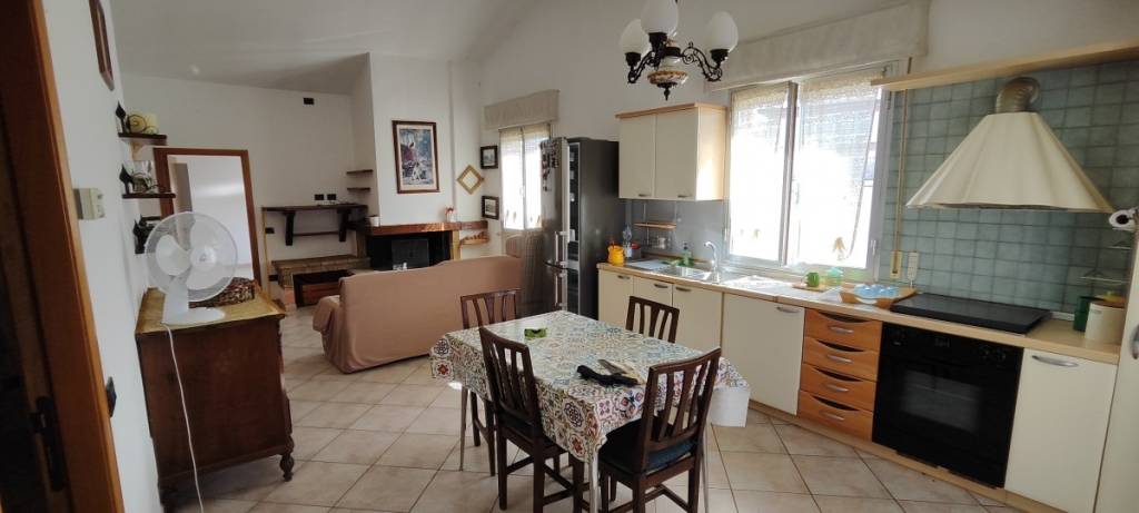 appartamento in vendita a Trecastelli in zona Croce
