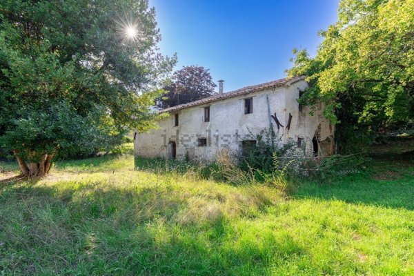 casale in vendita a Trecastelli