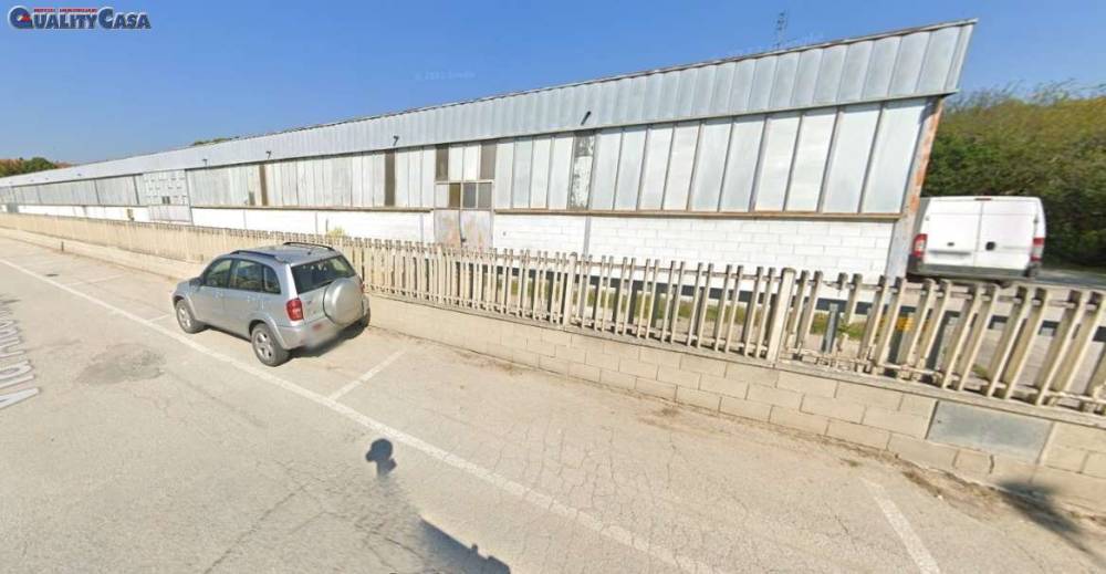 capannone in vendita a Trecastelli in zona Ripe