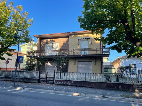 casa indipendente in vendita a Trecastelli in zona Ripe