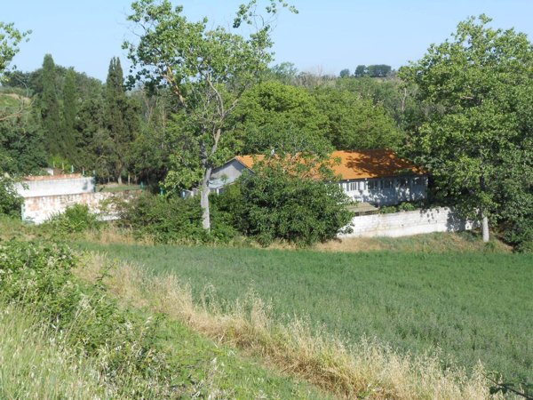 locale di sgombero in vendita a Trecastelli