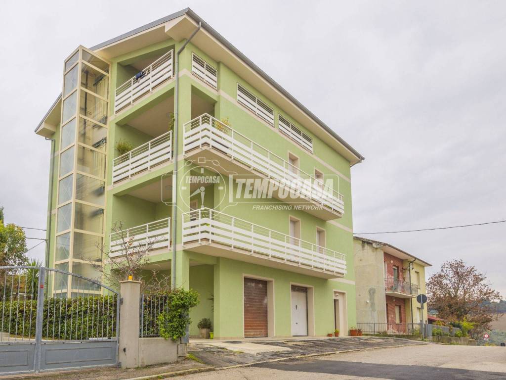 appartamento in vendita a Trecastelli in zona Ripe