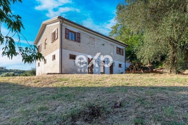 casa indipendente in vendita a Trecastelli in zona Monterado