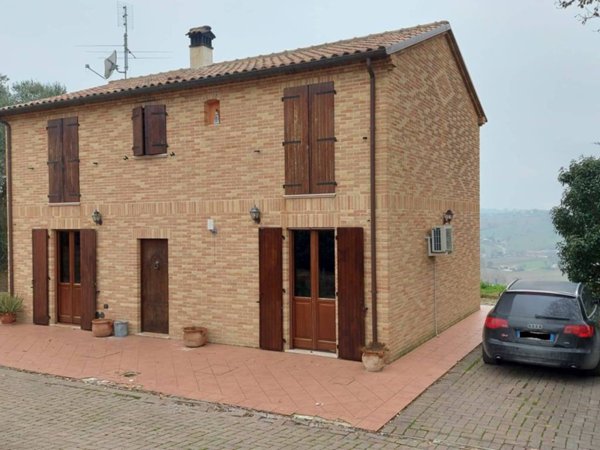 casa indipendente in vendita a Trecastelli