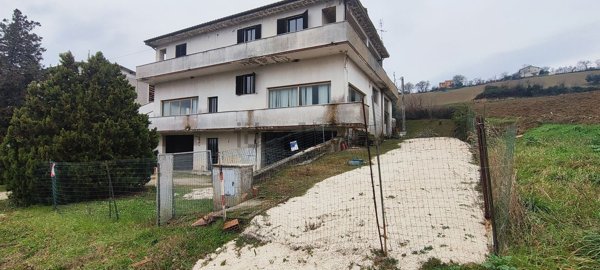 casa indipendente in vendita a Trecastelli in zona Ripe