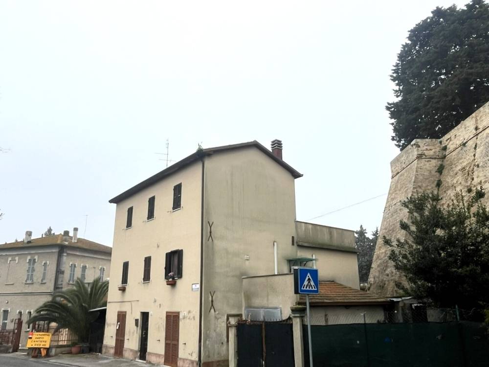 casa indipendente in vendita a Trecastelli in zona Castel Colonna