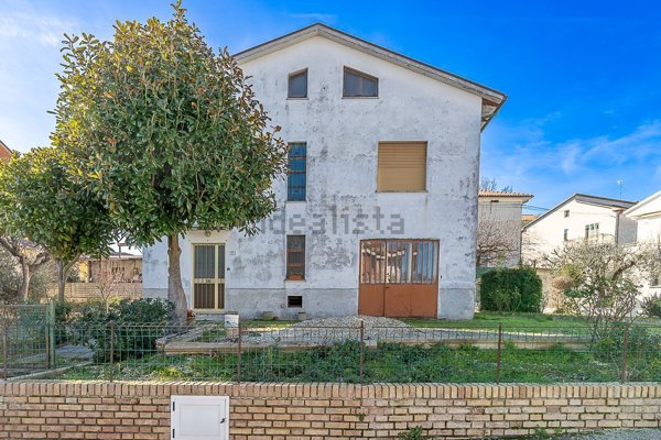 casa indipendente in vendita a Trecastelli in zona Ripe