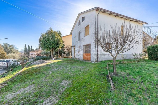 casa indipendente in vendita a Trecastelli in zona Ripe
