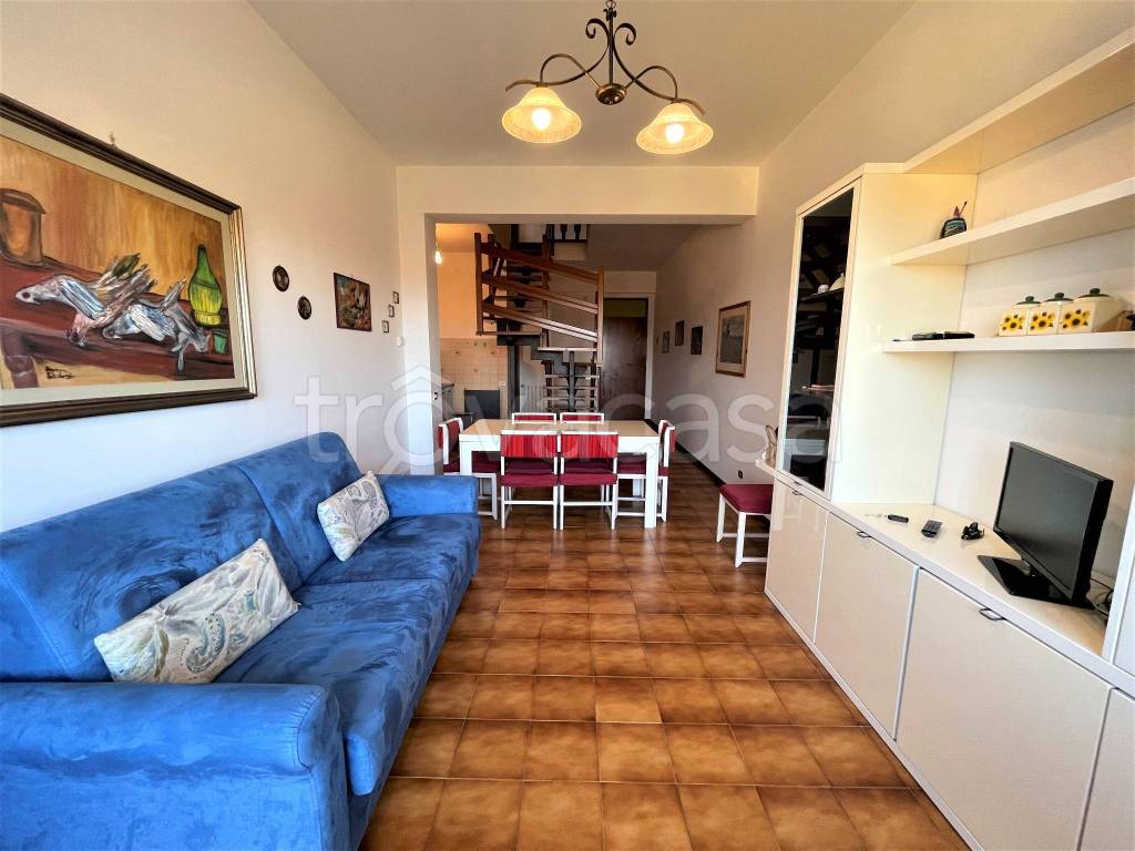 appartamento in vendita a Trecastelli in zona Castel Colonna