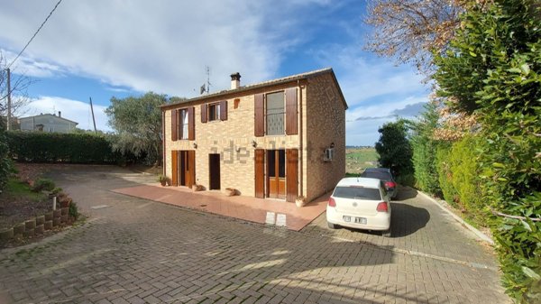 casa indipendente in vendita a Trecastelli