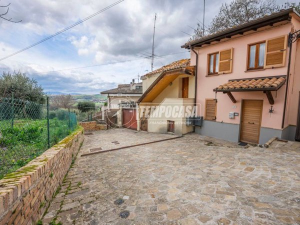 appartamento in vendita a Trecastelli in zona Monterado