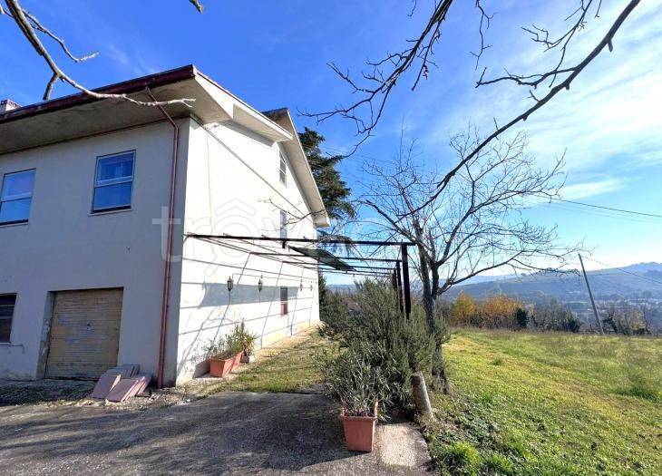 casa indipendente in vendita a Trecastelli in zona Ripe