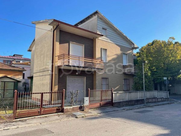 casa indipendente in vendita a Trecastelli in zona Ripe