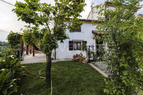 casa indipendente in vendita a Trecastelli in zona Ripe