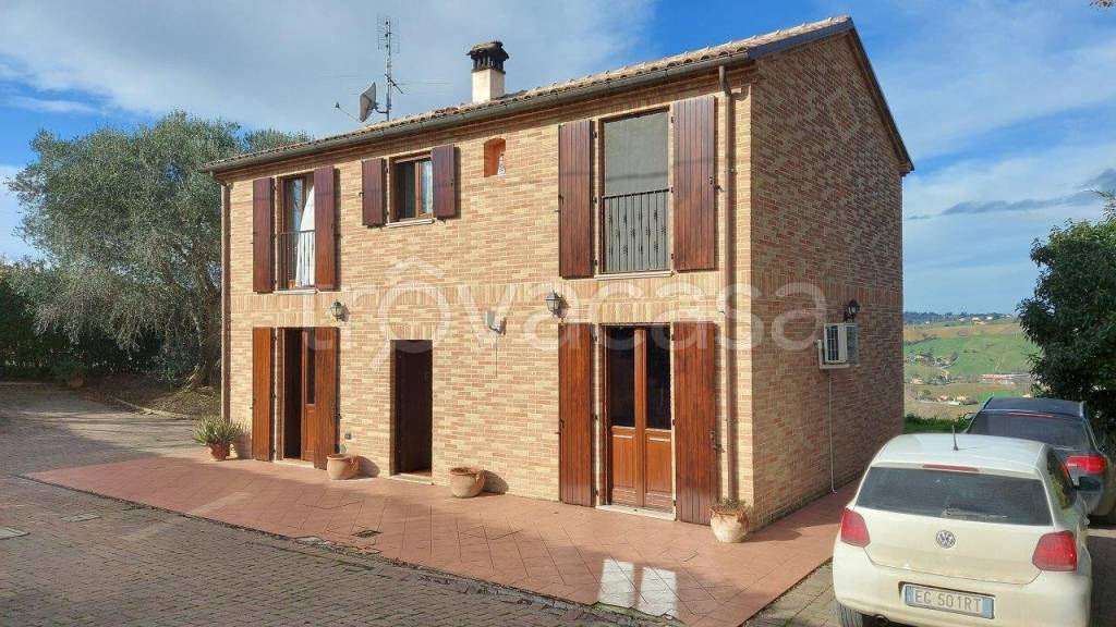casa indipendente in vendita a Trecastelli