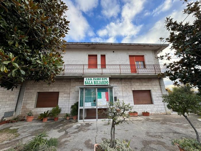 locale di sgombero in vendita a Trecastelli in zona Ripe