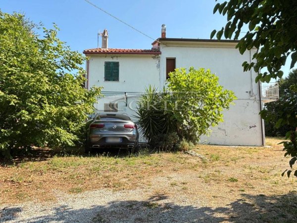 appartamento in vendita a Trecastelli in zona Castel Colonna