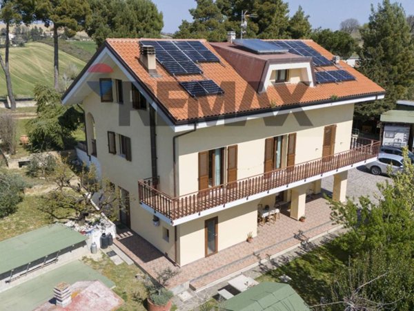 casa indipendente in vendita a Trecastelli in zona Ripe