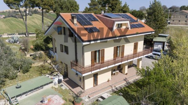 casa indipendente in vendita a Trecastelli in zona Ripe