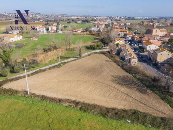 terreno edificabile in vendita a Trecastelli in zona Ponterio