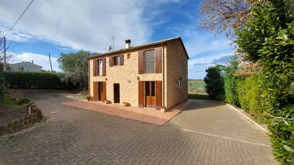 casa indipendente in vendita a Trecastelli