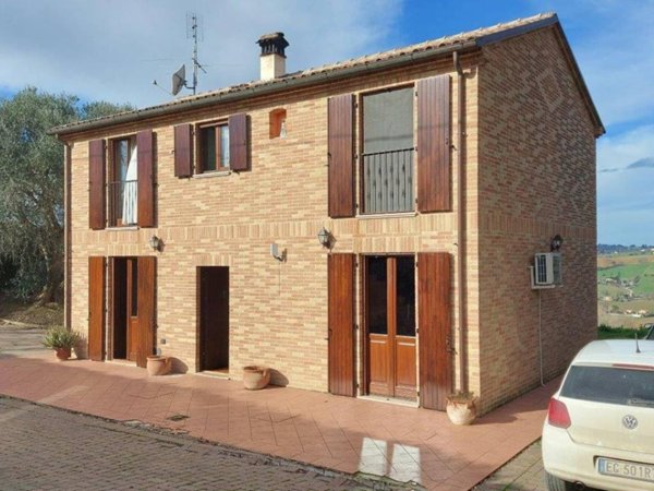 casa indipendente in vendita a Trecastelli in zona Francavilla