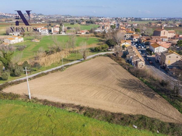 terreno edificabile in vendita a Trecastelli in zona Ponterio