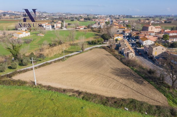 negozio in vendita a Trecastelli in zona Ponterio
