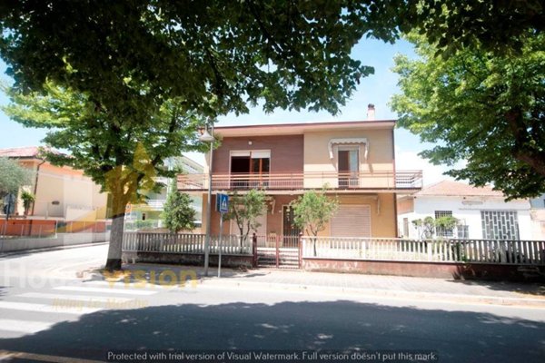 casa indipendente in vendita a Trecastelli in zona Ripe