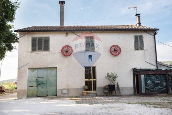 casa indipendente in vendita ad Apiro