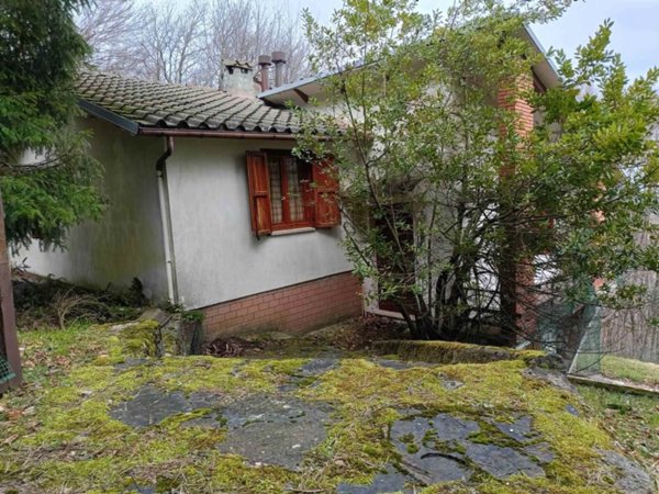 casa indipendente in vendita ad Apiro in zona Casalini