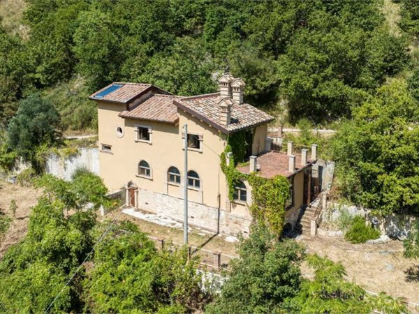 casa indipendente in vendita ad Apiro