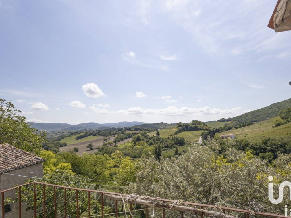intera palazzina in vendita ad Apiro in zona Frontale