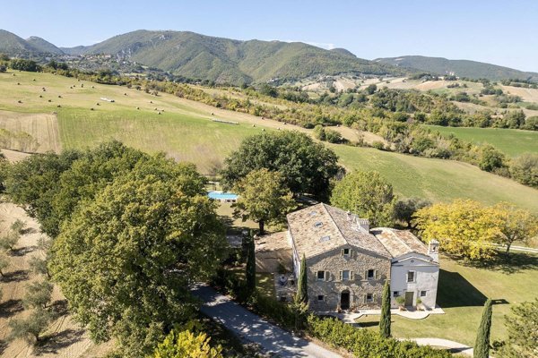 casale in vendita ad Apiro