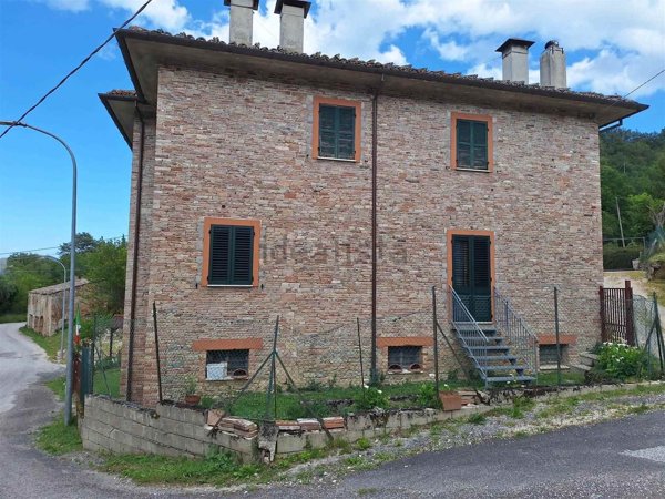 appartamento in vendita ad Apiro in zona Casalini
