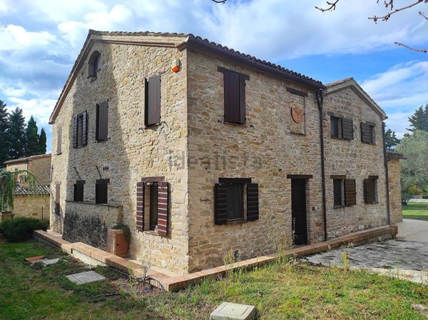 casa indipendente in vendita ad Apiro