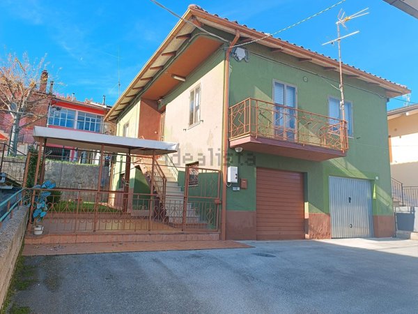casa indipendente in vendita ad Apiro