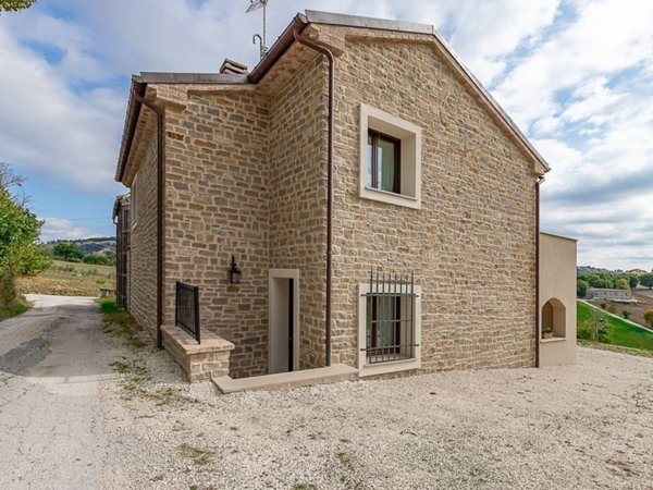 casa indipendente in vendita ad Apiro