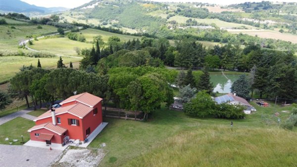 casa indipendente in vendita ad Apiro in zona Casalini