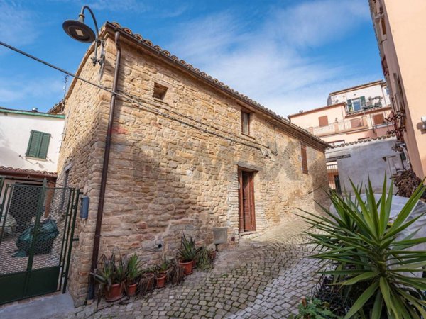 casa indipendente in vendita ad Apiro