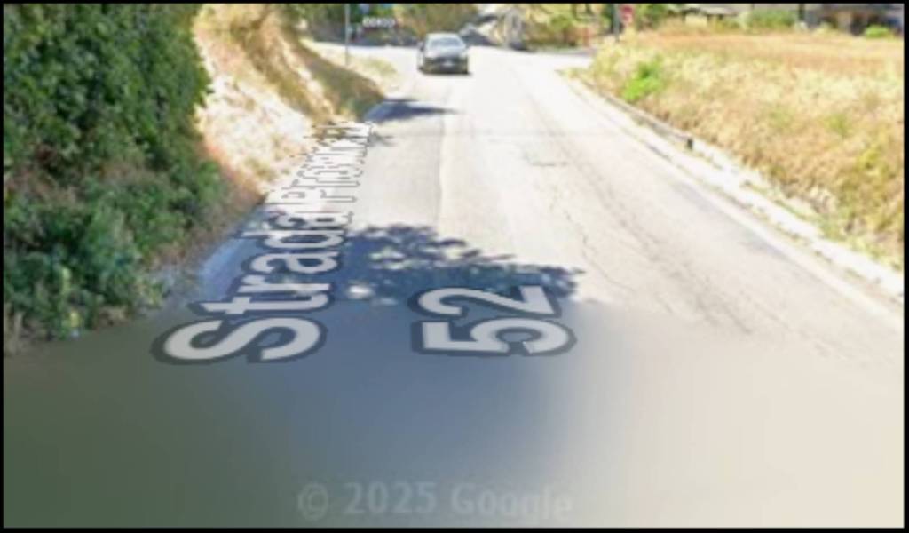 negozio in vendita ad Apiro in zona Frontale