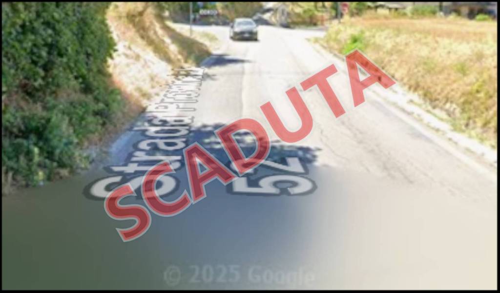 negozio in vendita ad Apiro in zona Frontale