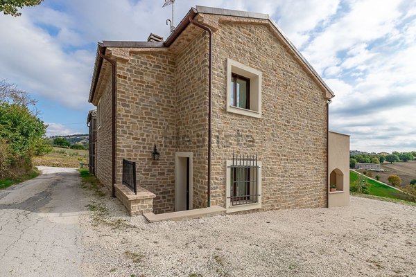 casa indipendente in vendita ad Apiro